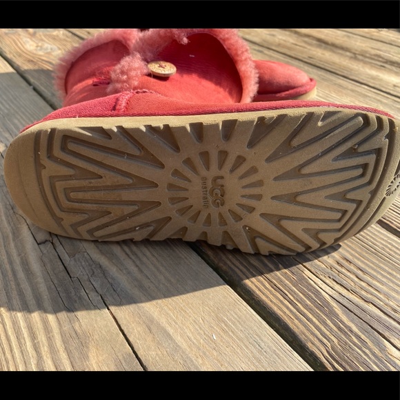 Ugg Bailey Buttoned Boots in Wine Red Color Size 6 - Picture 10 of 16